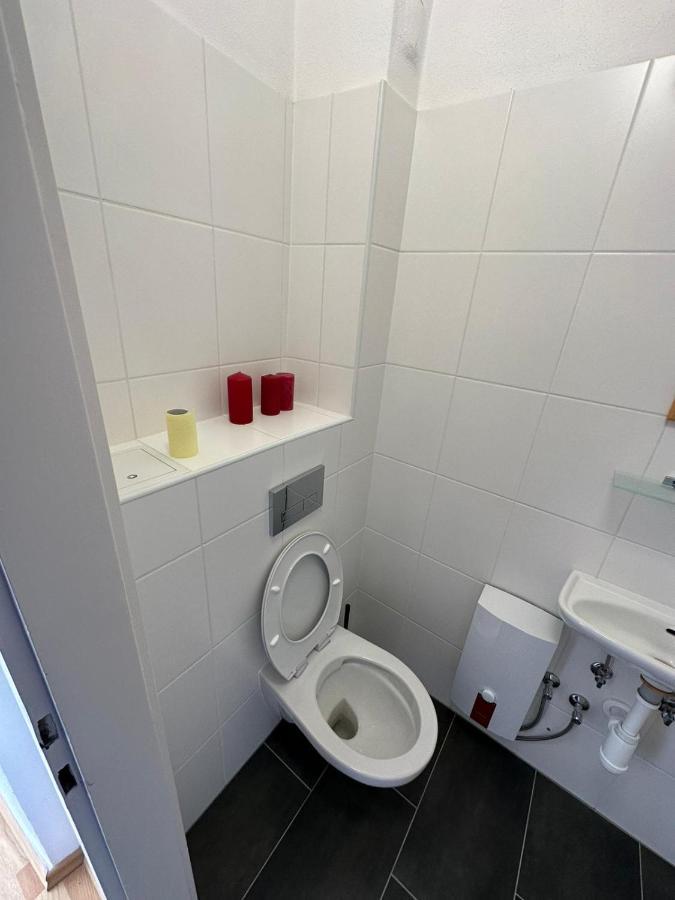 Central Plaza Mini Apartment 1 Брукк-ан-дер-Лайта Экстерьер фото