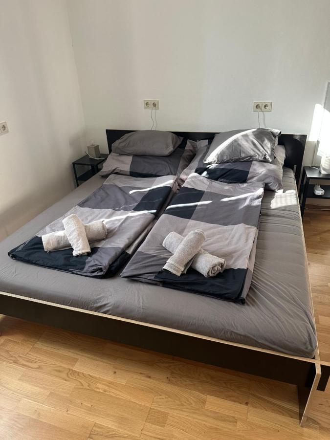 Central Plaza Mini Apartment 1 Брукк-ан-дер-Лайта Экстерьер фото