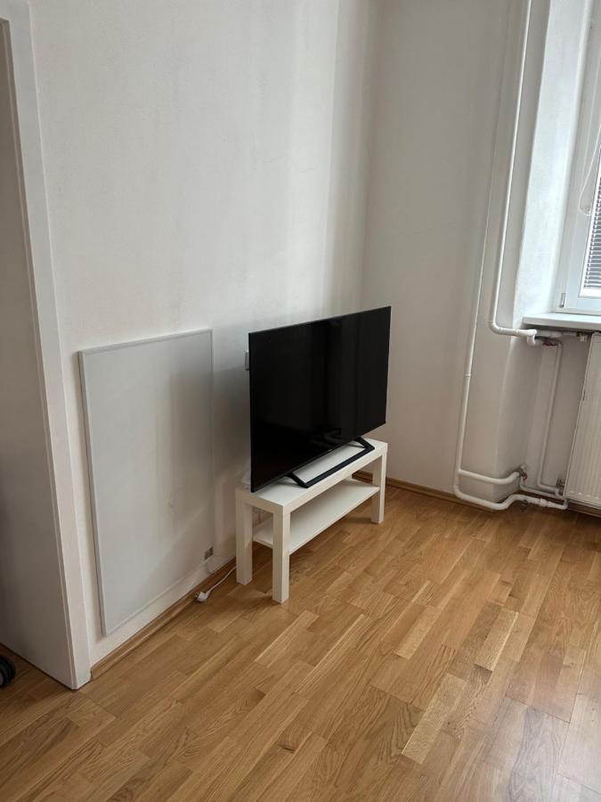 Central Plaza Mini Apartment 1 Брукк-ан-дер-Лайта Экстерьер фото